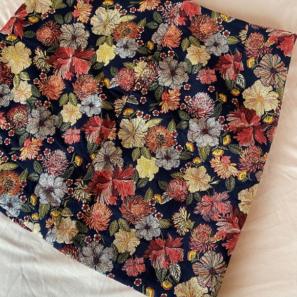 LOFT Floral Miniskirt NWT - Picture 3 of 5